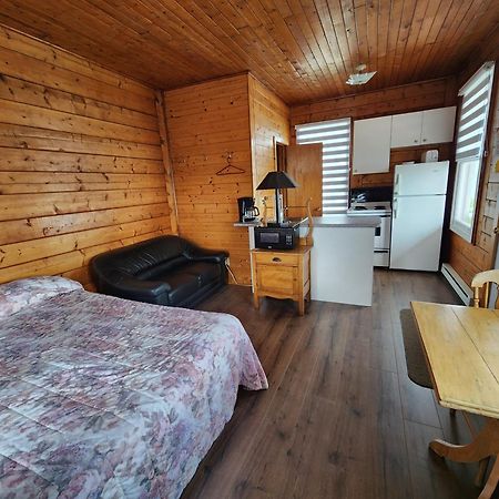 Motel Et Chalets Bo-Fleuve Evangeline Saint-Siméon Eksteriør bilde