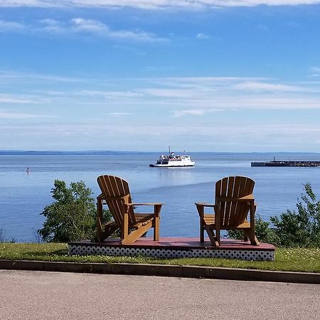 Motel Et Chalets Bo-Fleuve Evangeline Saint-Siméon Eksteriør bilde