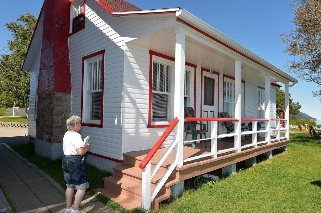 Motel Et Chalets Bo-Fleuve Evangeline Saint-Siméon Eksteriør bilde