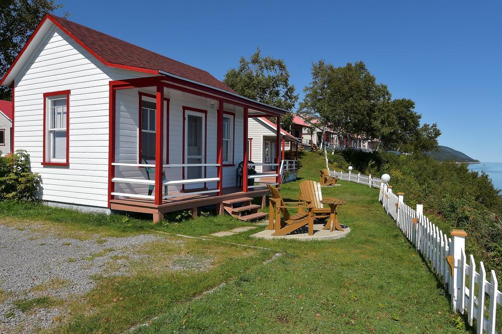 Motel Et Chalets Bo-Fleuve Evangeline Saint-Siméon Eksteriør bilde