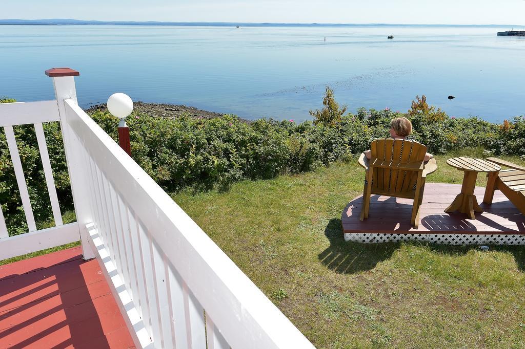 Motel Et Chalets Bo-Fleuve Evangeline Saint-Siméon Eksteriør bilde