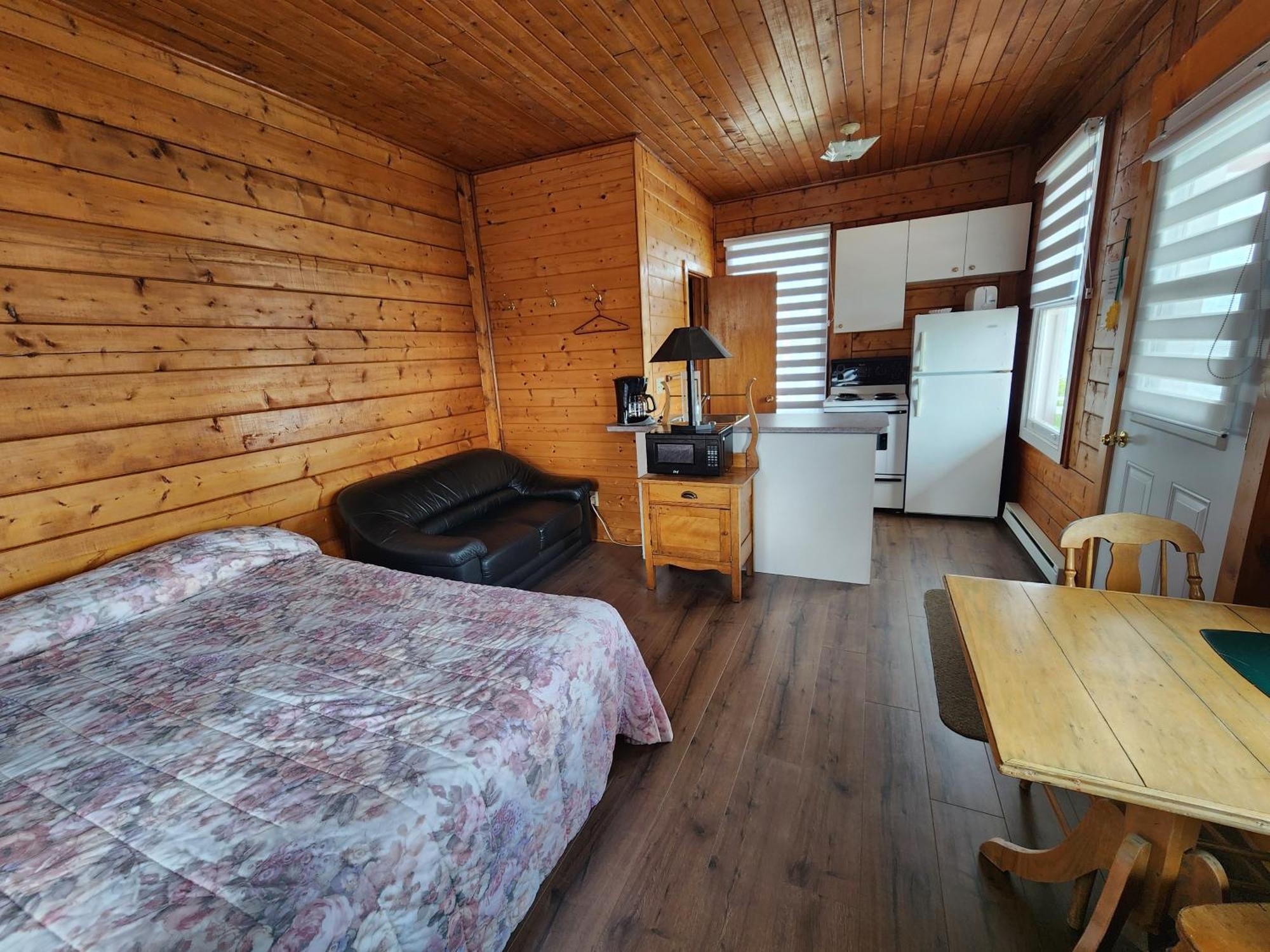Motel Et Chalets Bo-Fleuve Evangeline Saint-Siméon Eksteriør bilde