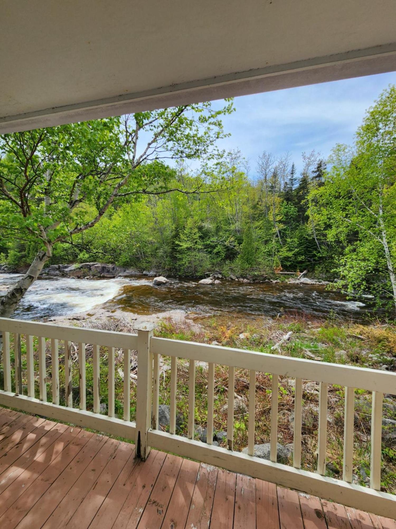 Motel Et Chalets Bo-Fleuve Evangeline Saint-Siméon Eksteriør bilde