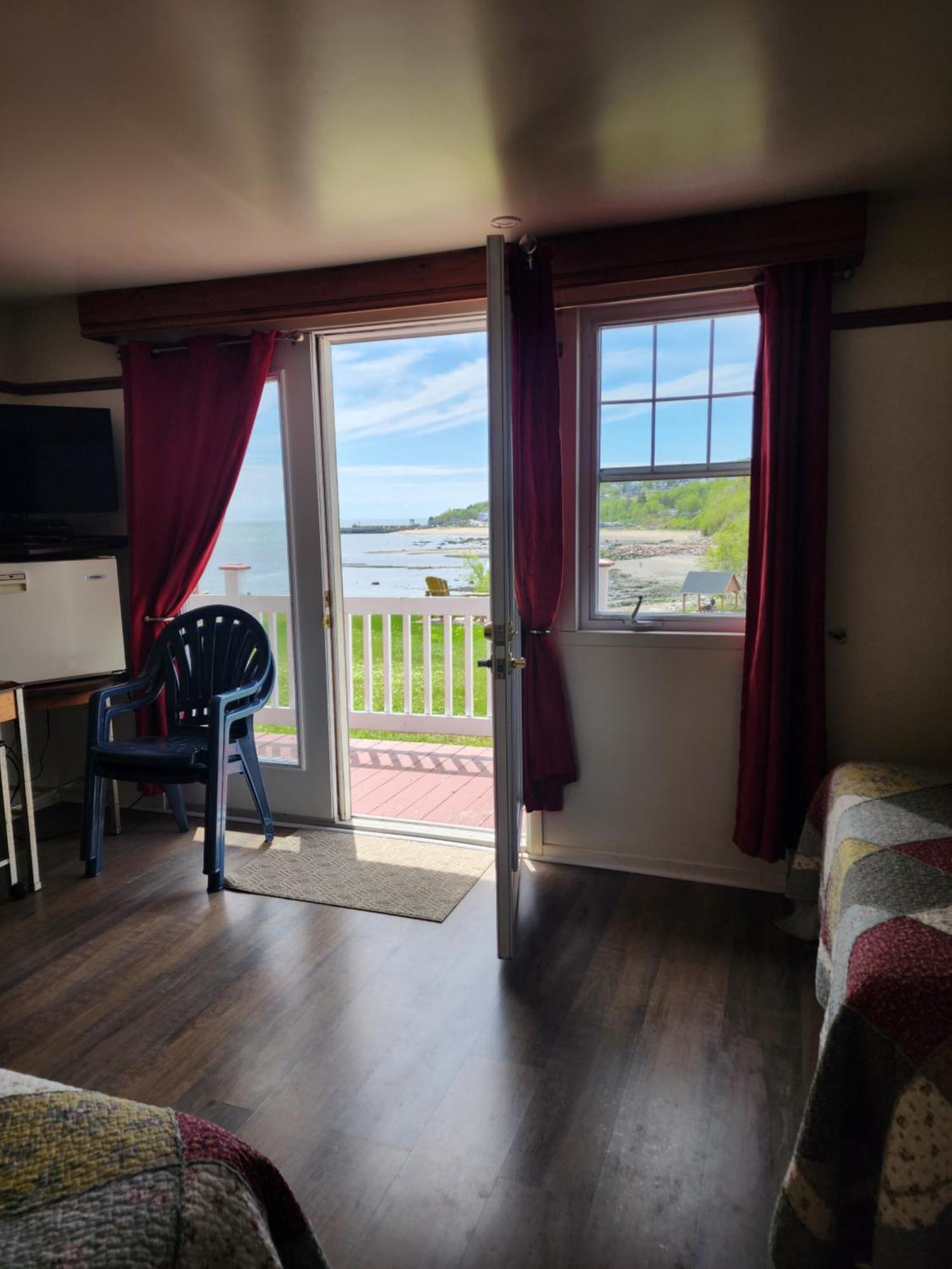 Motel Et Chalets Bo-Fleuve Evangeline Saint-Siméon Eksteriør bilde