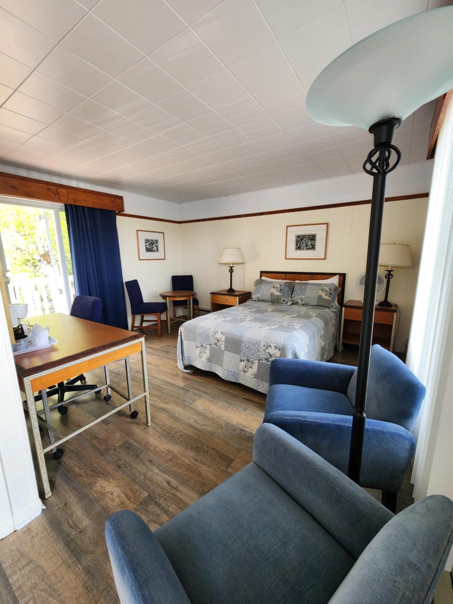 Motel Et Chalets Bo-Fleuve Evangeline Saint-Siméon Eksteriør bilde