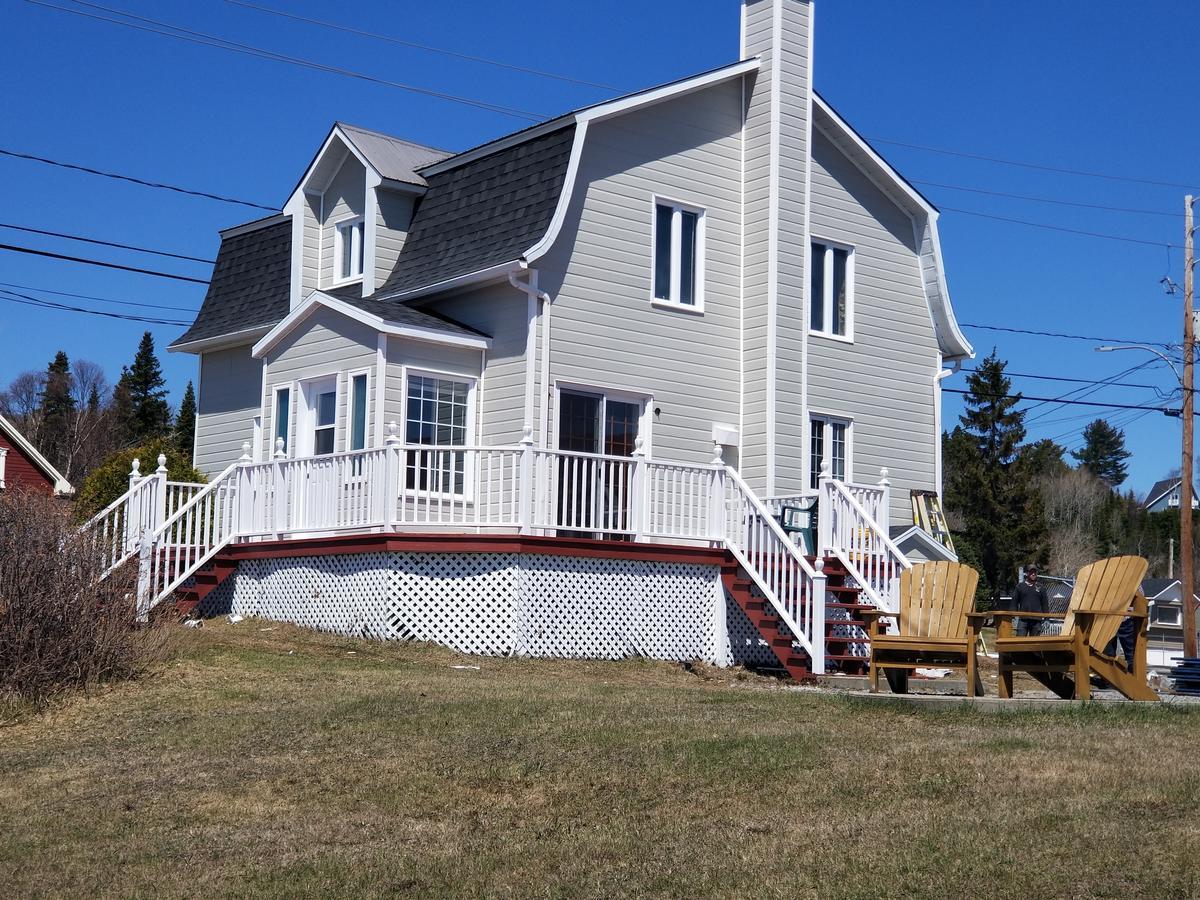 Motel Et Chalets Bo-Fleuve Evangeline Saint-Siméon Eksteriør bilde